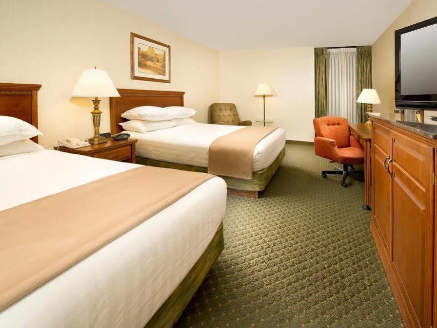 Drury Inn & Suites St. Louis-Southwest Valley Park Esterno foto